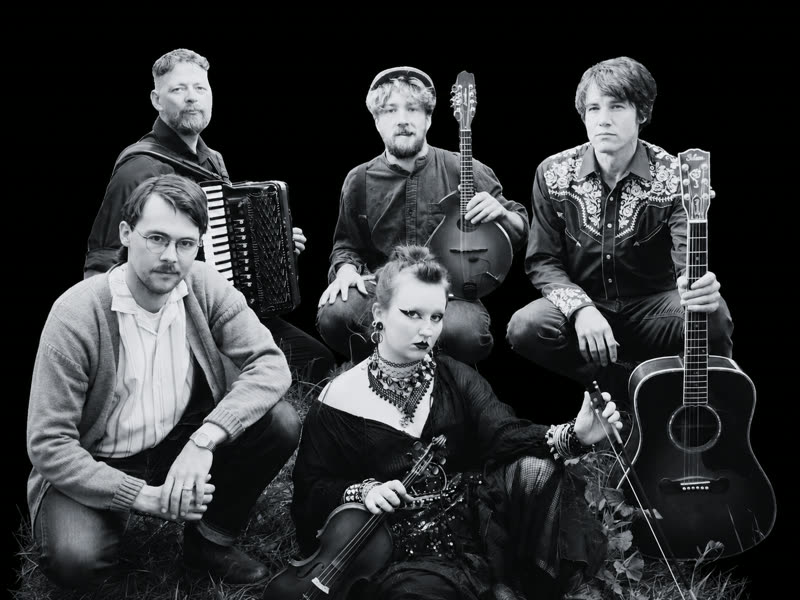 The Hounds of Cuchulain band portrait, five members with accordion, mandolin, guitar and fiddle